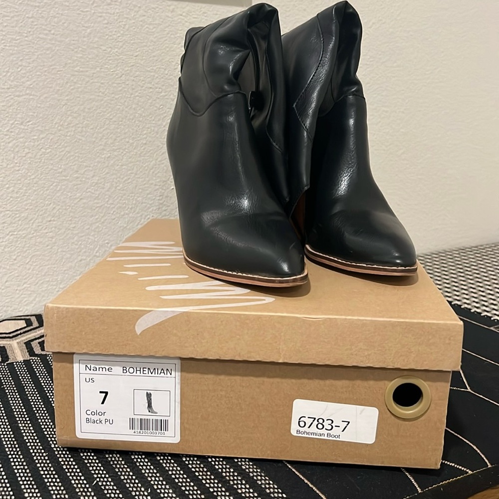 Mi.iM Black Western Boho Boots Faux Leather Side Zip EUC Size 7 - Picture 13 of 16